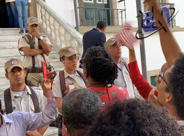 Grupo protesta na Câmara em dia de votação do Estatuto da Igualdade Racial