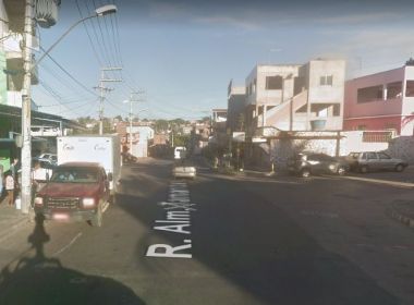 Caminhão invade casa em Paripe; acidente não deixa feridos