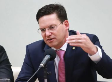 'Telefone só serve para marcar reunião em lugar errado', diz Roma após vazamentos