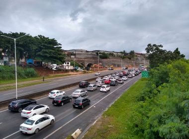 Movimento do feriadão causa congestionamento na saída de Salvador