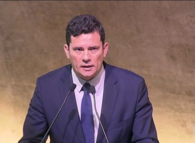 Após novas publicações de diálogos, Moro é aplaudido de pé por investidores em evento