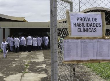 'Revalida' dará nova chance a médico que reprovar em exame prático, anuncia MEC