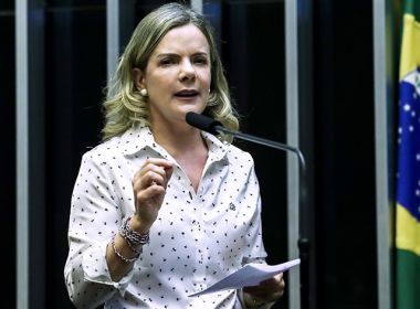Gleisi Hoffmann rebate Bolsonaro apÃ³s ataques ao PT: 'Fale do Queiroz'