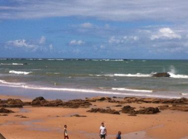 Duas crianças morrem após se afogarem na praia de Itapuã