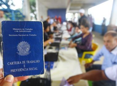 Taxa de desocupação recua e trabalho informal cresce 41,3% da população ocupada, diz IBGE