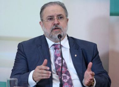 Bolsonaro formaliza indicação de Augusto Aras para PGR