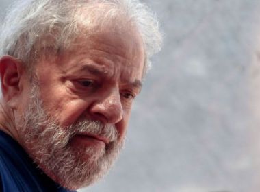 Família e namorada tem insistido para que Lula aceite cumprir pena em casa