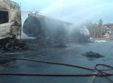 Ibitira: Carreta carregada de combustível pega fogo; ninguém ficou ferido