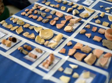 Arqueólogos acham 6 mil peças históricas em obra de requalificação na Avenida Sete