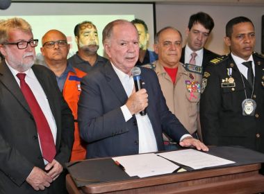 Leão assina decreto de emergência para apoio a cidades atingidas por manchas de óleo