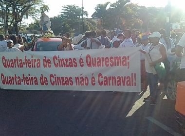 Manifestantes protestam pela proibição do arrastão na Quarta de Cinzas