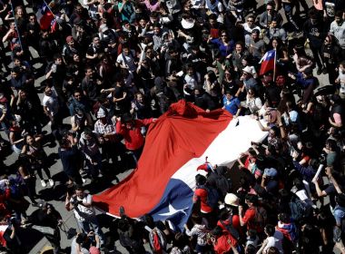 Em crise, Chile anuncia processo para nova Constituição 