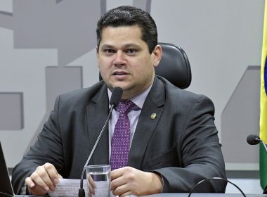 Alcolumbre firma acordo e projeto de prisão após 2ª instância só vai a plenário em abril