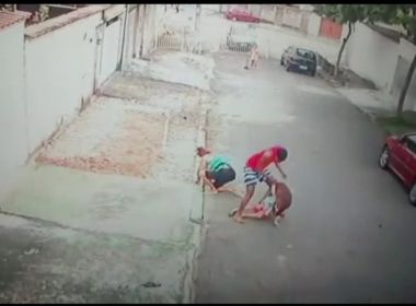 Jovem salva criança de ataque de pitbull no Rio; veja vídeo