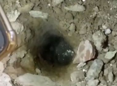 Feira de Santana: Risco de explosão em buraco que 'brotava' água fervente dentro de casa