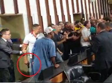 Homem saca arma para Sanches e Câmara em invasão do plenário da AL-BA
