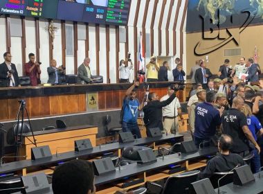 Tumulto e confusão marcam aprovação da PEC da Previdência estadual