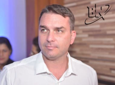 Twitter apaga posts de Flávio Bolsonaro e Salles por violação das regras de uso