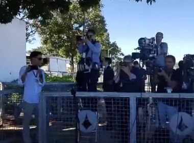 Repórteres deixam entrevista após Bolsonaro incitar ataque de apoiadores contra imprensa