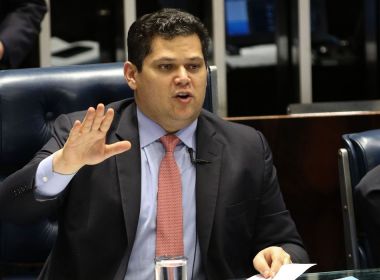 Alcolumbre critica uso de fundo eleitoral para combate ao novo coronavírus