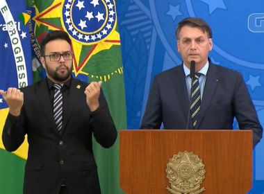 Bolsonaro anuncia Nelson Teich como ministro e fala em 'flexibilizar' ações de isolamento 