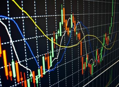 Dólar sobe para R$ 5,25 e fecha no maior valor em dez dias; Bolsa cai 1,29%