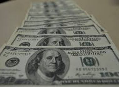 Dólar ultrapassa R$ 5,40 com perspectiva de corte de juros; bolsa se recupera