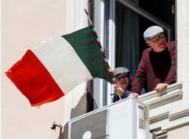 Epicentro do coronavírus, Itália reabrirá escolas em setembro, conta premiê