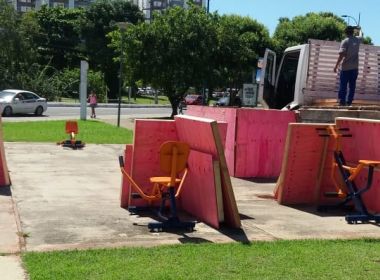 Desal isola academias ao ar livre com tapumes em Salvador