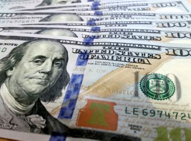 Dólar fecha em alta e tem novo recorde ao alcançar R$ 5,83