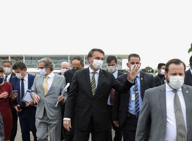Bolsonaro faz 'apelo' para governadores reverem isolamento e se diz aberto para diálogo