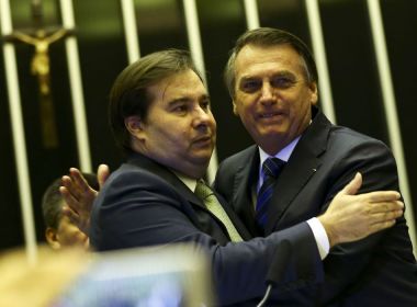 Bolsonaro volta a atacar Rodrigo Maia: 'Quer afundar a economia para ferrar o governo'