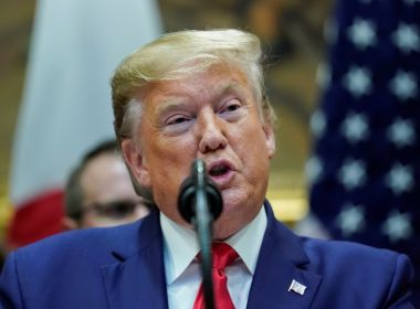 Trump diz que cogita banir viagens do Brasil aos EUA por causa de coronavírus