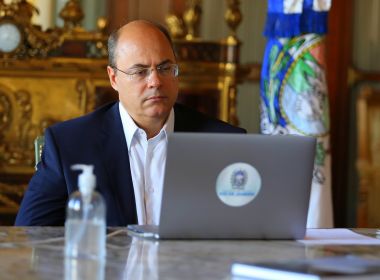 Flávio Bolsonaro ataca Witzel, chama de 'traidor' e diz que 'tsunâmi' está por vir