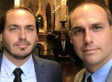 Juiz manda Carlos e Eduardo Bolsonaro apagarem posts que ligam Jean Wyllys a Adélio