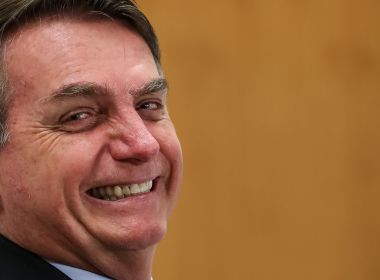 Bolsonaro diz que informação da OMS sobre assintomáticos pode acelerar reabertura