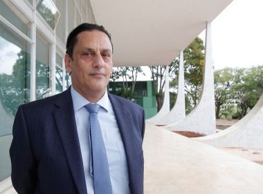 Advogado dos Bolsonaros diz que 'nunca falou' com Queiroz e nega apelido 