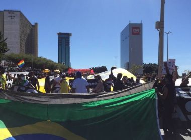 Manifestantes pró e contra Bolsonaro realizam atos na Esplanada dos Ministérios, em Brasília