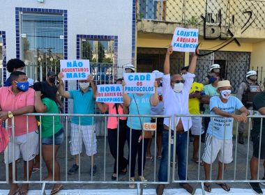 Lojistas protestam em cerimônia por reabertura de shoppings e comércios