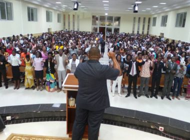 Polícia de Angola faz ações de busca e apreensão contra pastores da Igreja Universal
