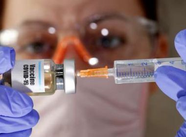 Vacina de Oxford para Covid-19 induz resposta imune, anunciam cientistas