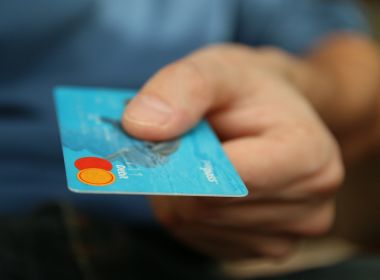 Empréstimos via cartão de crédito podem ser enquadrados como agiotagem, alerta Procon