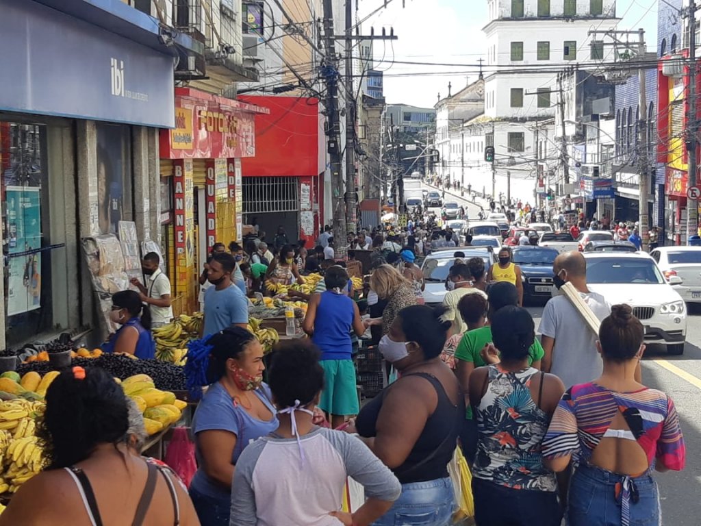 População se aglomera e forma grandes filas no comércio de rua no Centro de  Salvador - Bahia Notícias
