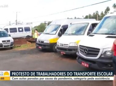 Motoristas de vans escolares cobram ajuda do poder público em carreata