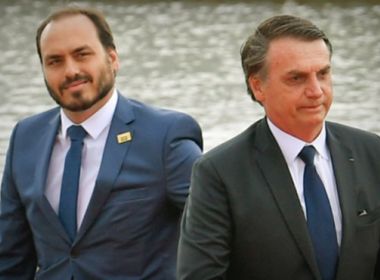 Aproximação com centrão fez Bolsonaro ter atrito com filho Carlos, diz colunista