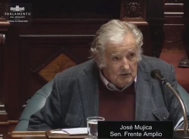 Em sessão solene, José Mujica, ex-presidente uruguaio, renuncia ao Senado aos 85 anos