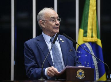 Senador que morreu por complicações da Covid-19 minimizou isolamento social