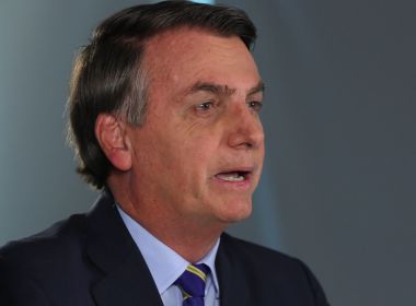Bolsonaro diz que Pazuello fica no governo e que não vai recuar em decisão sobre Coronavac