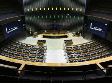 Proposta que retira R$ 1,4 bi da Educação é aprovada na Câmara