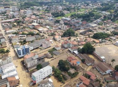 Temporal provoca enxurrada e deixa 14 pessoas mortas no interior de Santa Catarina